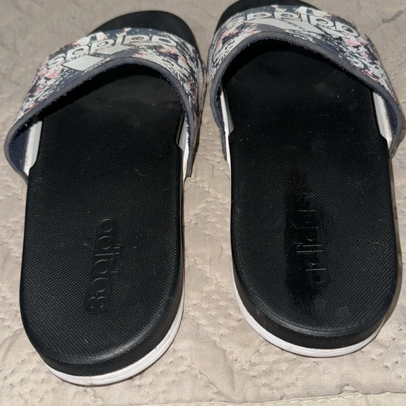 #54 Adidas  Adilette  Slides  size 7 - Picture 3 of 7